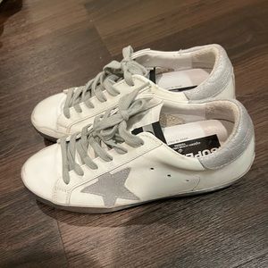 Golden goose sneaker. Only wore a couple times